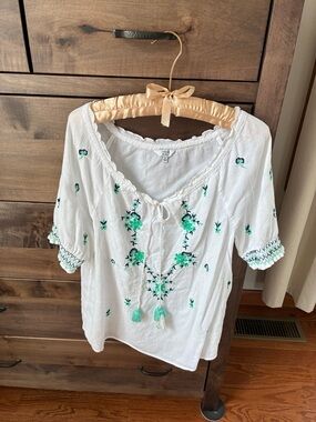 crown & ivy White Tunic with Green Floral Embroidery